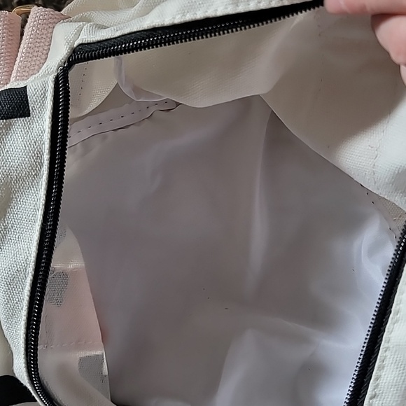 Benefit Cosmetics Duffle Bag EUC - Picture 7 of 7